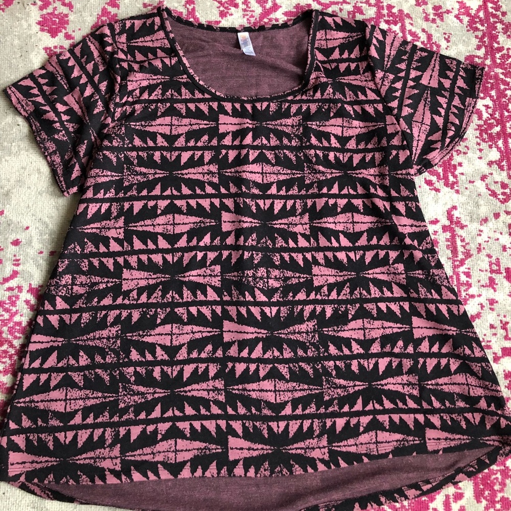 Last chance!! 🌟🌟 NWOT Lularoe Classic T